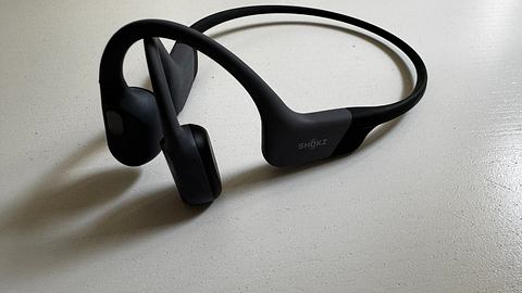 Neuartige Kopfhörer im Redaktionstest: Das können die Shokz OpenSwim Pro - Foto: TV Movie / PR