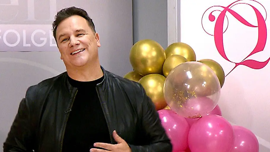 Guido Maria Kretschmer äußert sich zu „Shopping Queen“-Aus Guido Maria Kretschmer schaut lächelnd in die Ferne