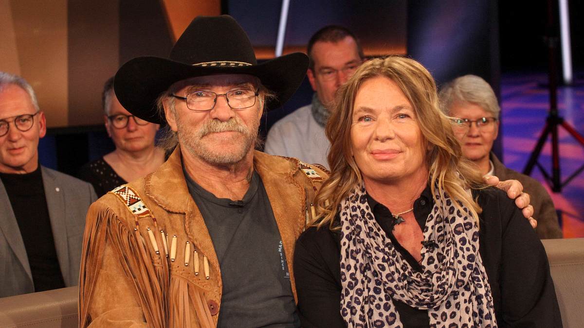 Sie Leben zwar in den USA, doch ihre Popularität ruft die Reimanns immer wieder in die Heimat zurück. Konny und Manuela Reimann sitzen im Studio der NDR Talkshow.