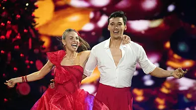 Ekaterina Leonova und Diego Pooth freuen sich beim Lets Dance-Weihnachtsspecial - über den Sieg? - Foto: oto: RTL / Stefan Gregorowius