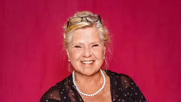 Silvia Wollny mit Perlenkette. - Foto: RTLZWEI