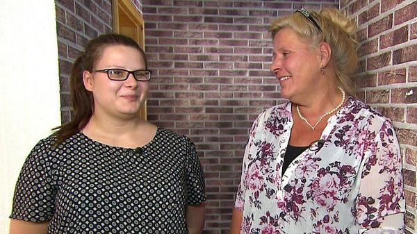 Ein Bild aus besseren Tagen: Silvia Wollny lächelt Tochter Calantha Wollny an - Foto: Bild: RTL II