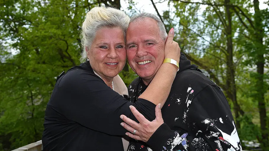 Silvia Wollny und ihr Partner Harald könnten dabei sein. Silvia Wollny umarmt ihren Partner Harald Elsenbast.