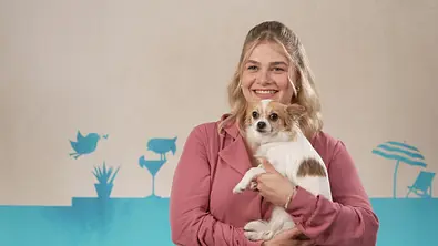 Sina bei „First Dates Hotel“ - sie lächlelt in die kamera - Foto: RTL