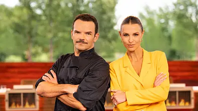 Steffen Henssler und Laura Wontorra Rücken und Rücken. - Foto: RTL / Markus Hertrich Steffen Henssler und Laura Wontorra Rücken und Rücken. - Foto: RTL / Markus Hertrich
