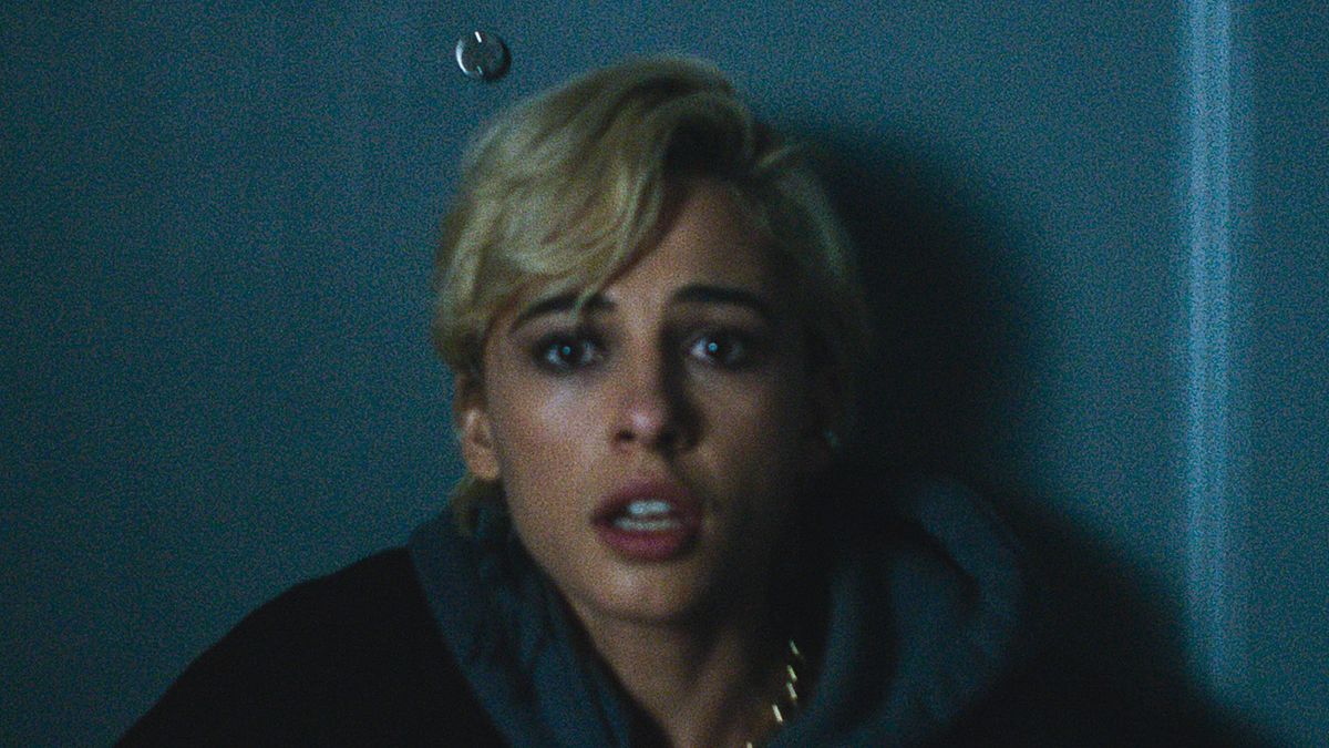 Noami Scott verkörpert in Smile 2 die Hauptrolle der Popsängerin Skye Riley