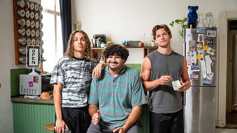 Damian, Joshi und Samir blicken in die Kamera - Foto: RTL / UFA / Christoph Assmann
