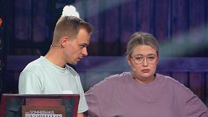 Hendrik und Sophie beim Sommerhaus der Normalos - Foto: RTL