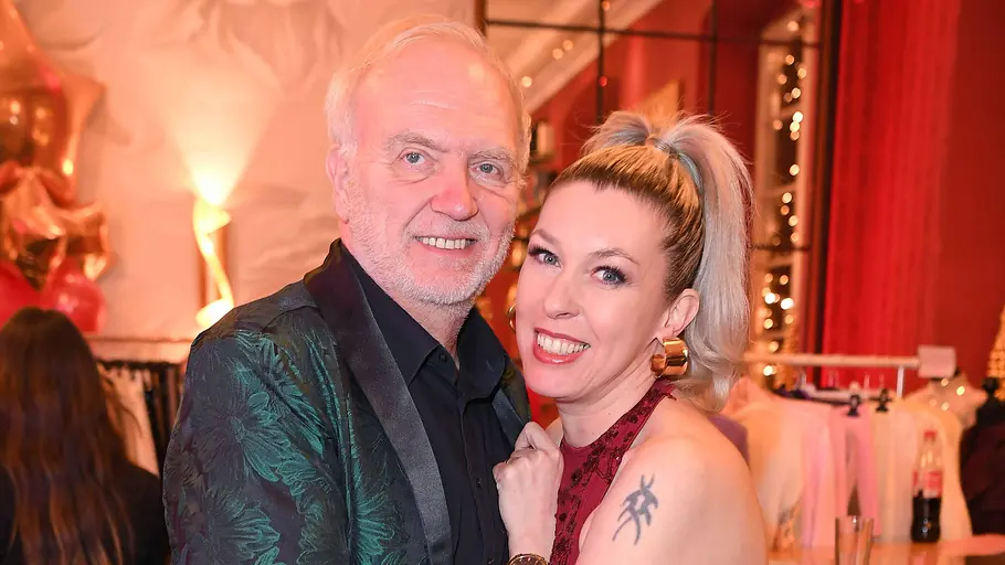 Janina Korn und Roland Heitz haben geheiratet Janina Korn und Roland Heitz strahlen in die Kamera