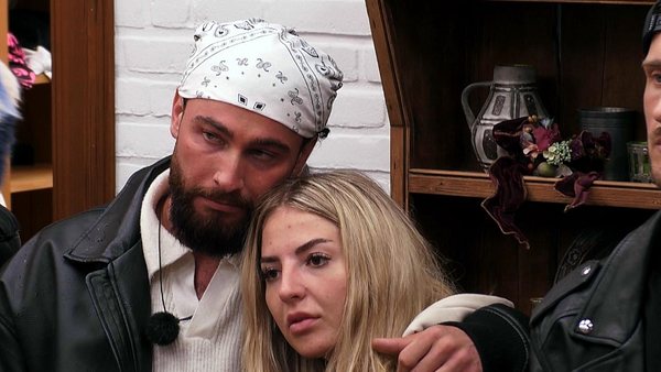 Umut Tekin und Emma Fernlund im Sommerhaus - Foto: RTL