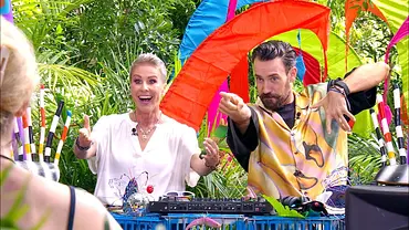Sonja Zietlow und Jan Köppen beim Dschungelcamp - Foto: RTL Sonja Zietlow und Jan Köppen beim Dschungelcamp - Foto: RTL