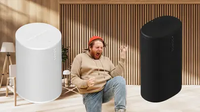 Sonos Play und Era mit einem Mann in der Mitte  - Foto: TV Movie / PR