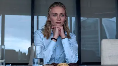 Sophie Turner spielt die Hauptrolle in dem spannenden Crime-Drama über Macht, Gier und Geheimnisse. - Foto: Prime Video