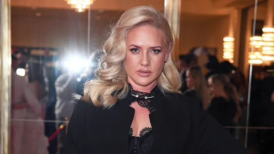 Sorge um Sarah Knappik: Horror-Wunde durch Kriebelmücke Sarah Knappik bei den REALITY AWARDS 2026 im Maritim Hotel in Bonn.