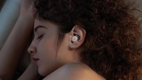 Besser schlafen trotz Lärm: Die soundcore Sleep A20 sorgen für eine erholsame Nacht - Foto: Amazon/PR