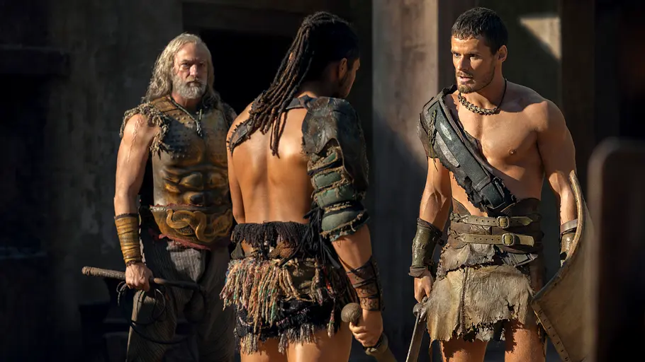 Spartacus House of Ashur Mehrere Gladiatoren kämpfen in Spartacus: House of Ashur gegeneinander