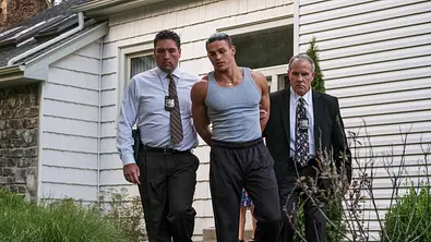 Spencer Lofranco wird im Film Gotti abgeführt - Foto: IMAGO / Capital Pictures