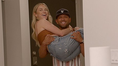 Love is Blind-Star Stacy Snyder (hier mit ihrem Staffel-5-Verlobten Izzy) hat sich geoutet - Foto: Netflix