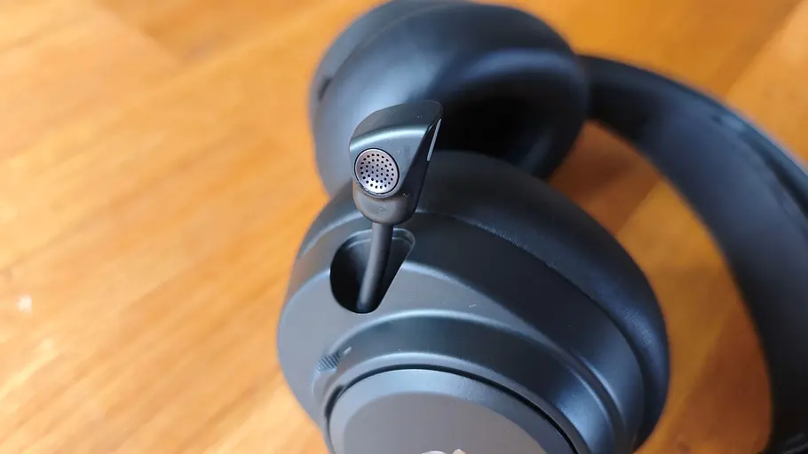 Das ausziehbare Mikrofon des Steelseries Arctis Nova Pro Omni