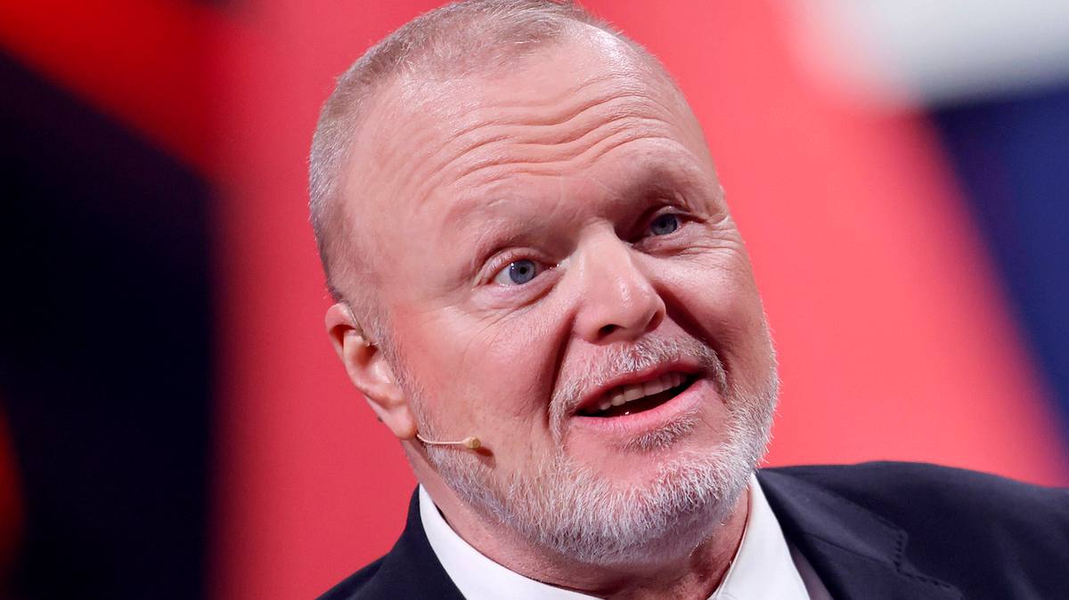 Stefan Raab schaut erschrocken in die Kamera. 