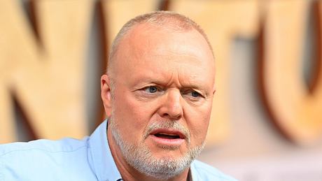 Stefan Raab bei der Filmpremiere von „Das Kanu des Manitu“. - Foto: IMAGO / Sven Simon