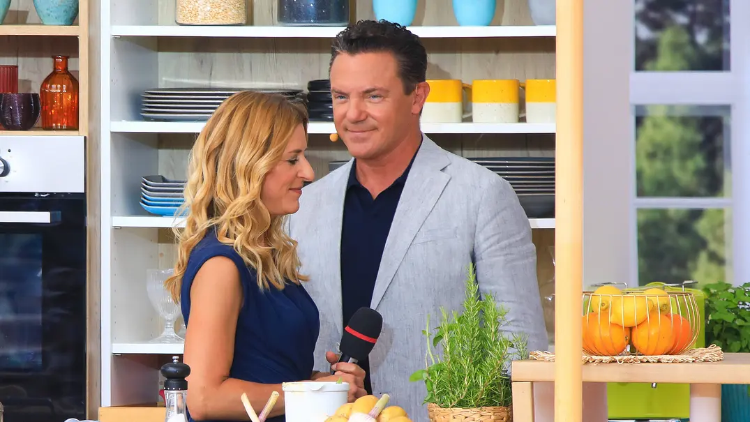 Stefanie Hertel und Stefan Mross bei der Livesendung Immer wieder Sonntags  - Foto: IMAGO / pictureteam