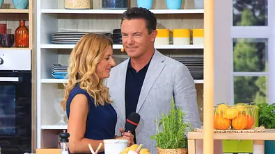 Stefanie Hertel und Stefan Mross bei der Livesendung Immer wieder Sonntags  - Foto: IMAGO / pictureteam