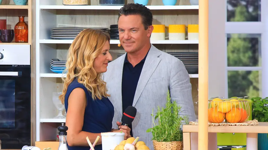 Stefan Mross und Stefanie Hertelö Stefanie Hertel und Stefan Mross bei der Livesendung Immer wieder Sonntags