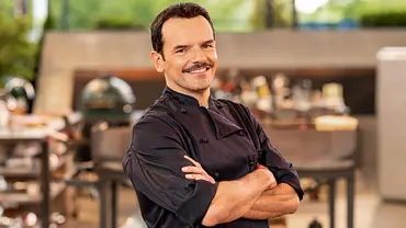 Steffen Henssler hat eine Wette verloren und trägt nun einen OLiBa (Oberlippenbart)! - Foto: RTL Steffen Henssler hat eine Wette verloren und trägt nun einen OLiBa (Oberlippenbart)! - Foto: RTL