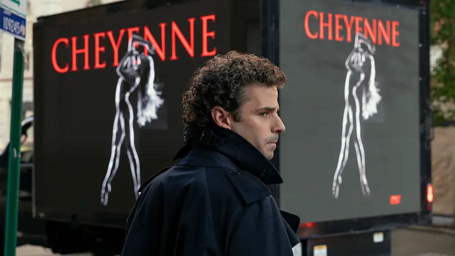 Steht Geneviève dem Glück von Jack und Cheyenne im Weg? Jack vor einer Werbeanzeige für Cheyenne.
