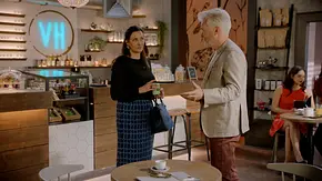 Katrin und Stephan unterhalten sich im Café. - Foto: RTL Katrin und Stephan unterhalten sich im Café. - Foto: RTL