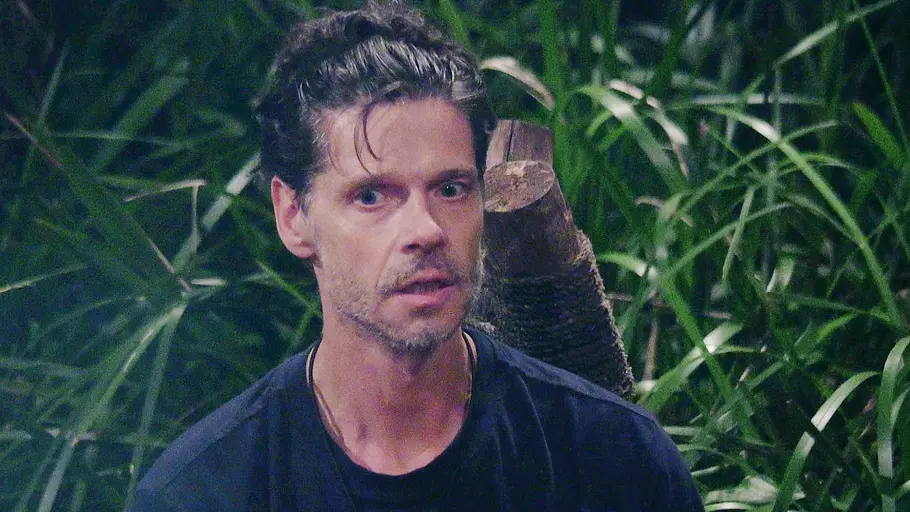 Stephen Duerr im Dschungelcamp guckt erschrocken