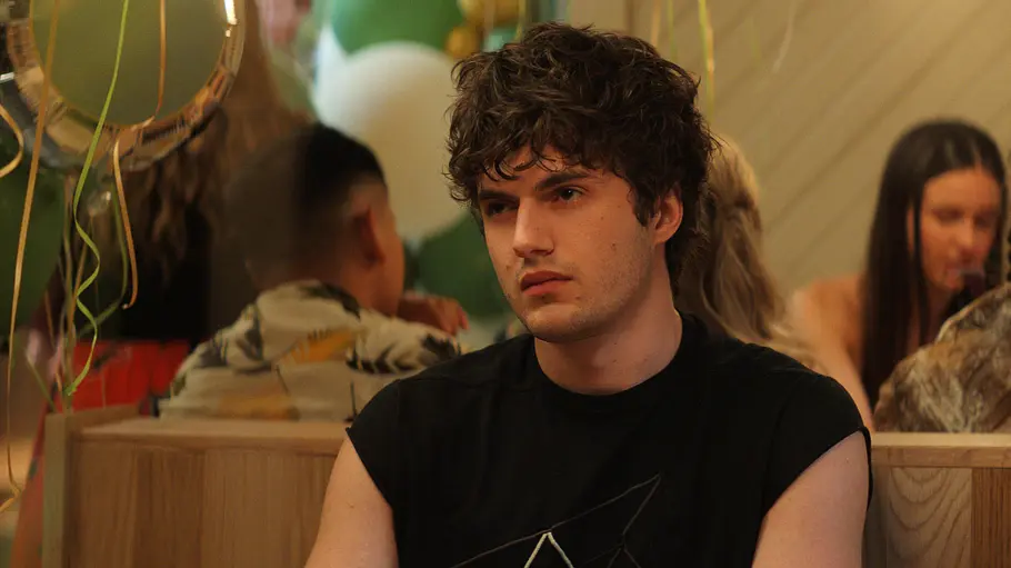 Keen Ruffalo „Sterling Point“ Keen Ruffalo spielt Annies Bruder Connor in „Sterling Point“.