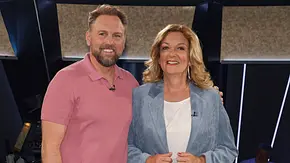 Steven Gätjen und Bettina Tietjen bei der Aufzeichnung der NDR Talk Show im NDR Fernsehstudio Lokstedt. - Foto: IMAGO / Future Image Steven Gätjen und Bettina Tietjen bei der Aufzeichnung der NDR Talk Show im NDR Fernsehstudio Lokstedt. - Foto: IMAGO / Future Image