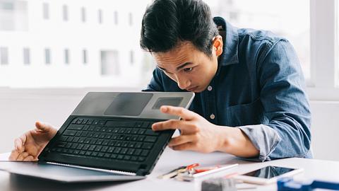 Stiftung Warentest prüft Laptops und Notebooks - Foto: iStock / SunnyVMD