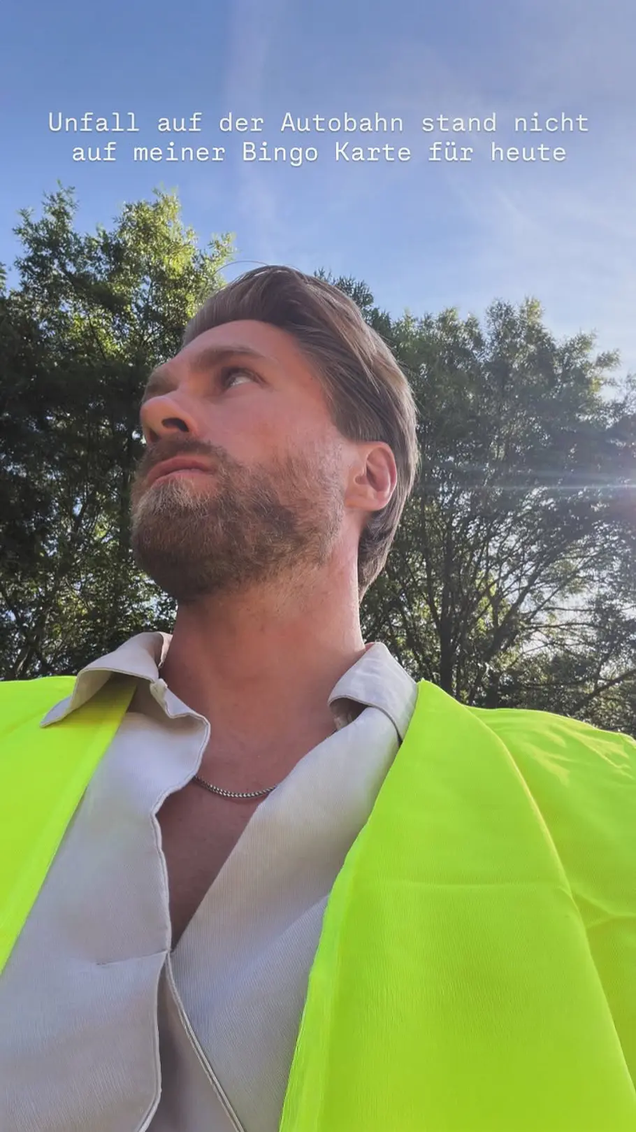 Sebastian Paul Sebastian Paul in Warnweste nach Unfall
