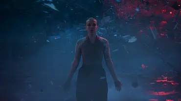Millie Bobby Brown als Eleven in Stranger Things 5. Letzte Szene: Elfi steht auf der Anderen Seite, kurz vor dem Explodieren. - Foto: Netflix