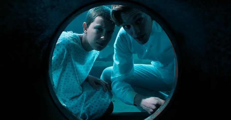 „Stranger Things“ Millie Bobby Brown als Eleven und Jamie Campbell Bower als Peter Ballard in „Stranger Things“.