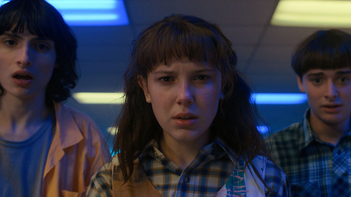 aSzene aus Stranger Things Staffel 4 mit Mike, Elfi und Will Szene aus Stranger Things Staffel 4 mit Mike, Elfi und Will