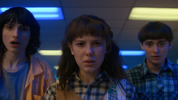 Szene aus Stranger Things Staffel 4 mit Mike, Elfi und Will - Foto: IMAGO / Picturelux