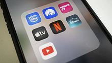 Streaming-Apps auf dem Smartphone - Foto:  IMAGO / imagebroker