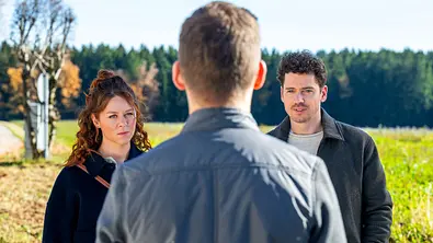 Fanny (Johanna Graen l.) ist überrascht und Kilian (Anthony Paul r.) erleichtert, als Marlon (Frederik Bott m.) eine klare Ansage macht. - Foto: © ARD/WDR/Saskia Pavek Fanny (Johanna Graen l.) ist überrascht und Kilian (Anthony Paul r.) erleichtert, als Marlon (Frederik Bott m.) eine klare Ansage macht. - Foto: © ARD/WDR/Saskia Pavek