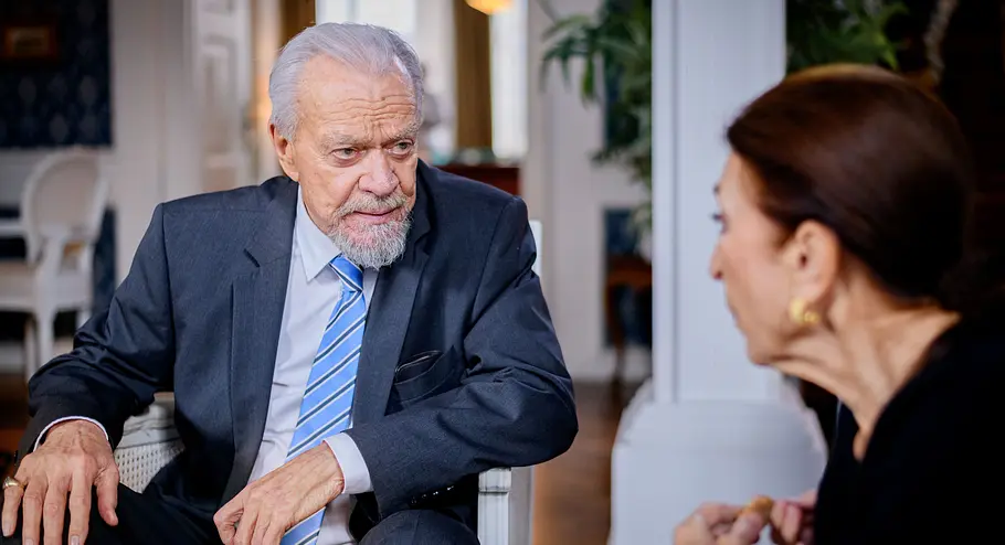 STURM DER LIEBE-Vorschau FOLGE 4649 Montag 12. Oktober „Sturm der Liebe“-Vorschau Montag (12.10.2026): Mona (Daniela Ziegler, r.) freut sich, als Werner (Dirk Galuba, l.) sie bei ihrem nächtlichen Museumseinbruch begleiten will.