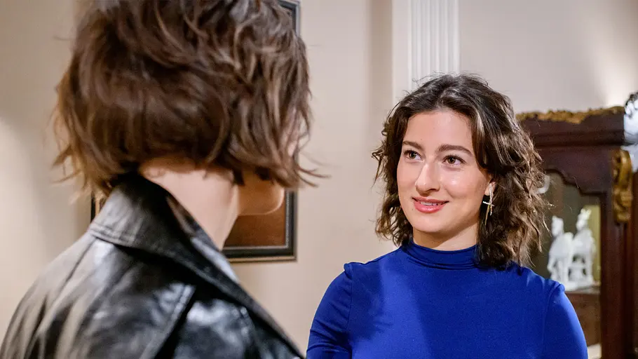STURM DER LIEBE-Vorschau FOLGE 4661 Mittwoch 28. Oktober STURM DER LIEBE-Vorschau FOLGE 4660: Olivia (Soraya Bouabsa r.) ist erfreut, als Emilia (Pippa Rupperti l.) sich für die Ausbildung am Fürstenhof entscheidet.