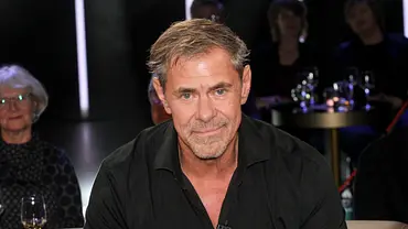 Sven Martinek Schauspieler zu Gast in der NDR Talkshow - Foto: IMAGO / BREUEL-BILD