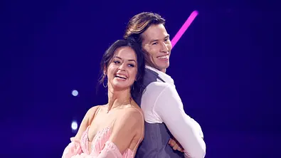 Tänzerin Malika Dzumaev und Sportler Joel Mattli bei Lets Dance - Foto: IMAGO / Panama Pictures Tänzerin Malika Dzumaev und Sportler Joel Mattli bei Lets Dance - Foto: IMAGO / Panama Pictures