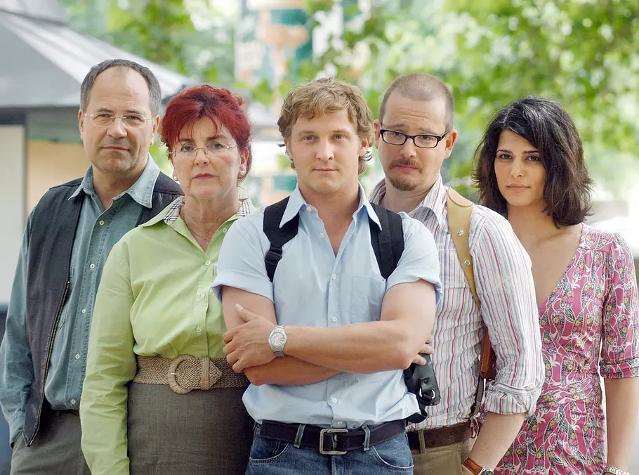 Tatort: Aus der Traum: Das Ermittlungsteam (v.l.n.r.): Horst Jordan alias Hartmut Volle, Frau Braun alias Alice Hoffmann, Franz Kappl alias Maximilian Brückner, Stefan Deininger alias Gregor Weber, Dr. Rhea Singh alias Lale Yavas.
