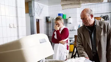 Tatort: Bienzle und der Tod im Teig - Foto: Südwest 3 (DE) / PLURIMEDIA (SWR/Schweigert) Tatort: Bienzle und der Tod im Teig - Foto: Südwest 3 (DE) / PLURIMEDIA (SWR/Schweigert)