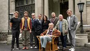 Man sieht Cast und Crew des „Tatort: Edle Spender“. - Foto: WDR/BAVARIA FICTION/Martin Valentin Menke Man sieht Cast und Crew des „Tatort: Edle Spender“. - Foto: WDR/BAVARIA FICTION/Martin Valentin Menke