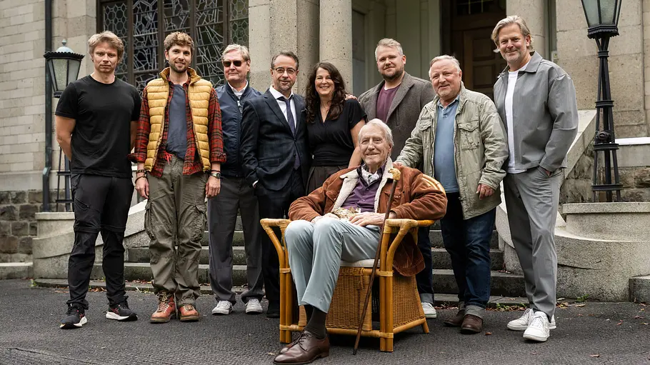 Tatort: Edle Spender Man sieht Cast und Crew des „Tatort: Edle Spender“.